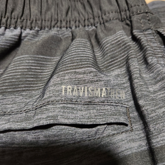 Travis Mathew shorts - Picture 2 of 4